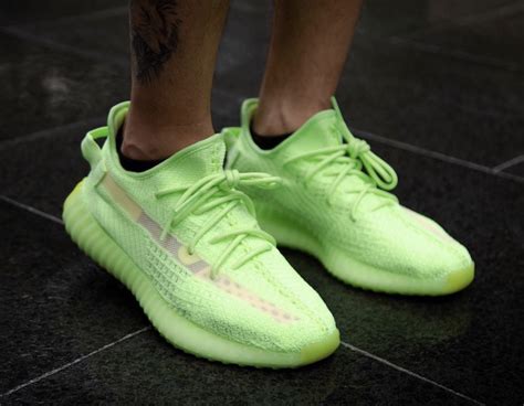 adidas glow in the dark schoenen|yeezy 350 v2 lime green.